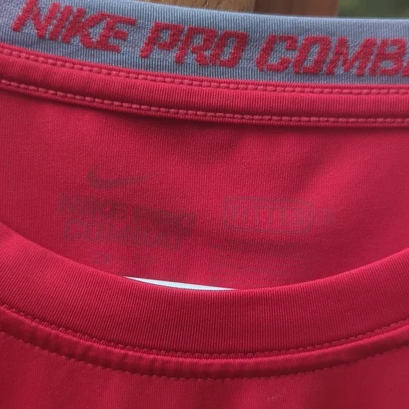Nike Pro Combat Stretchy Top - Picture 4 of 5